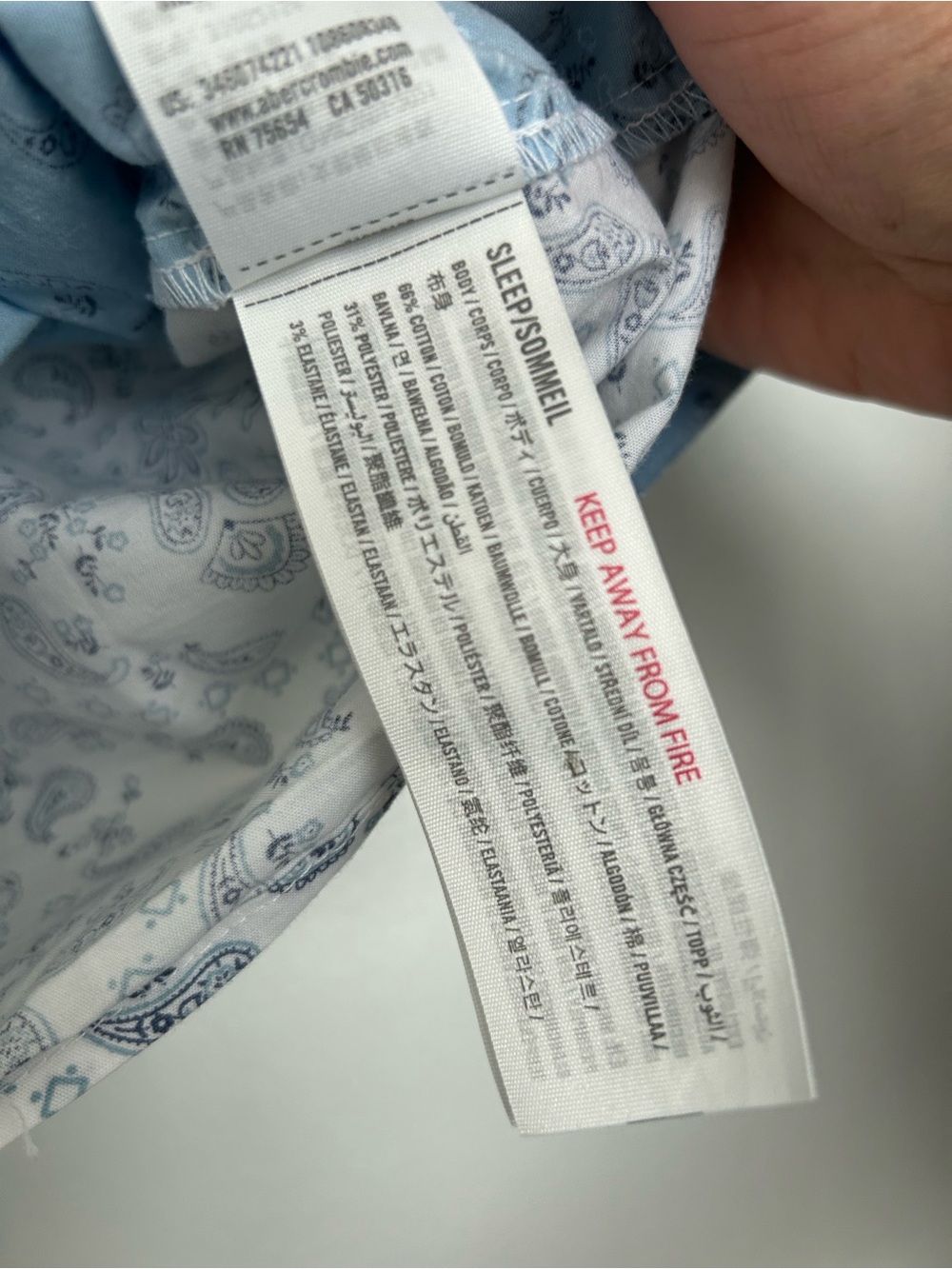 Hollister Women’s Blue & White Paisley Cropped Button-Up Shirt Sleepwear M - Picture 4 of 7